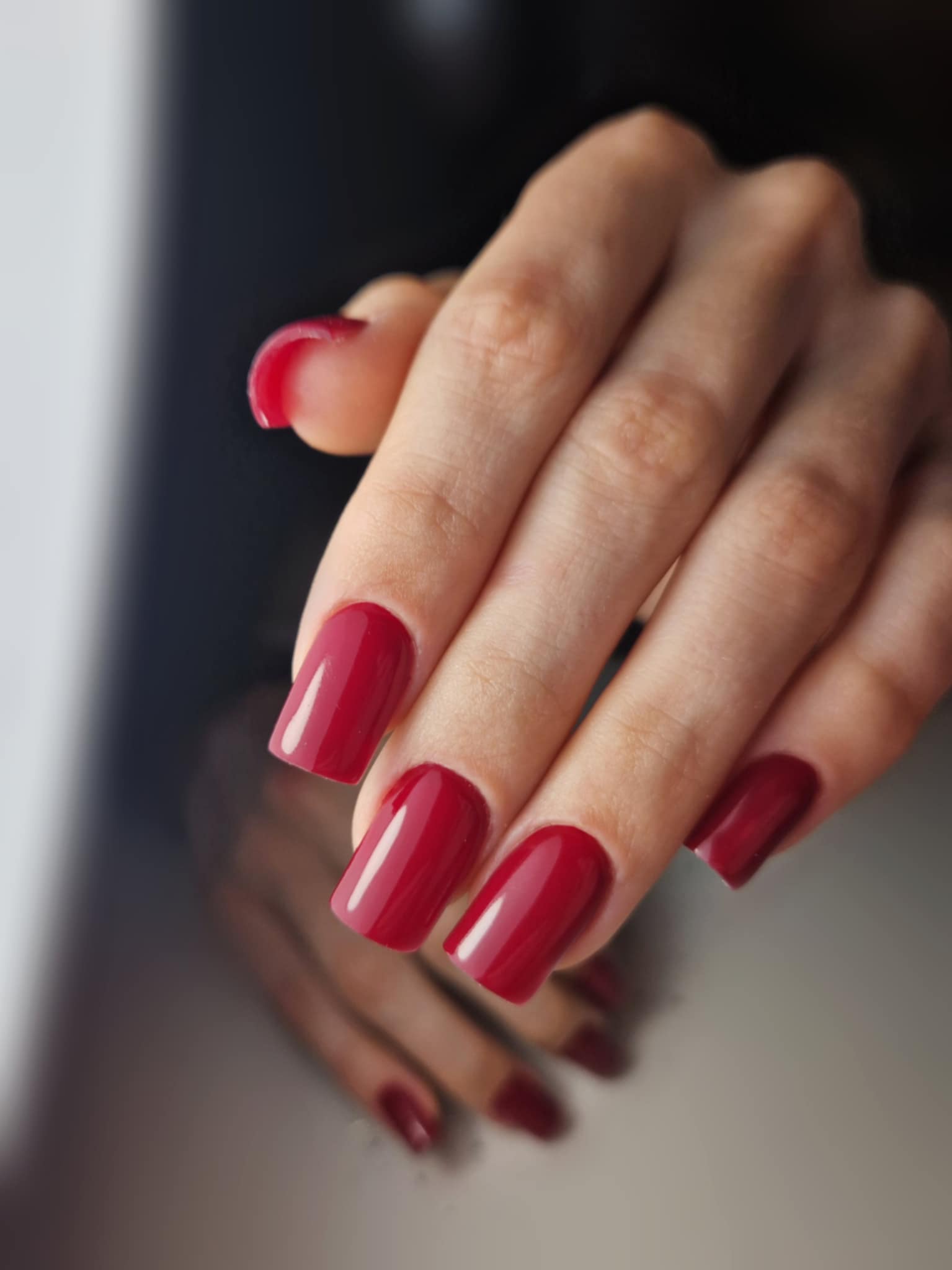 Manicure w neutralnych barwach