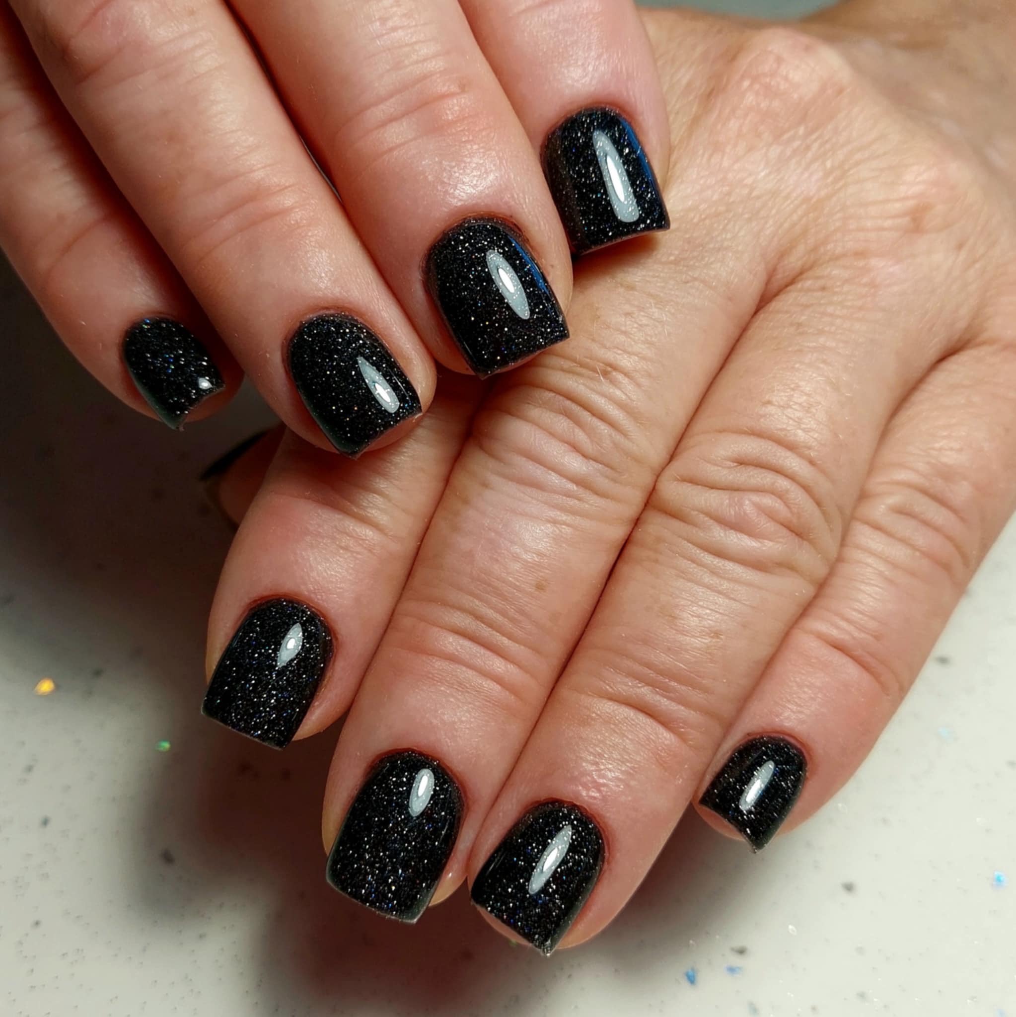 Manicure w neutralnych barwach